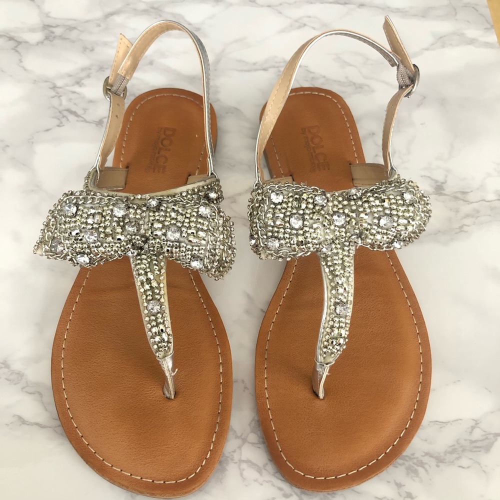 Sandals with silver bows by Mojo Moxy